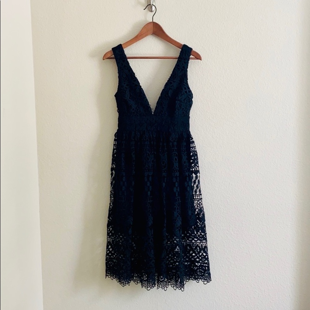 Lulu’s Black Lace Midi Dress